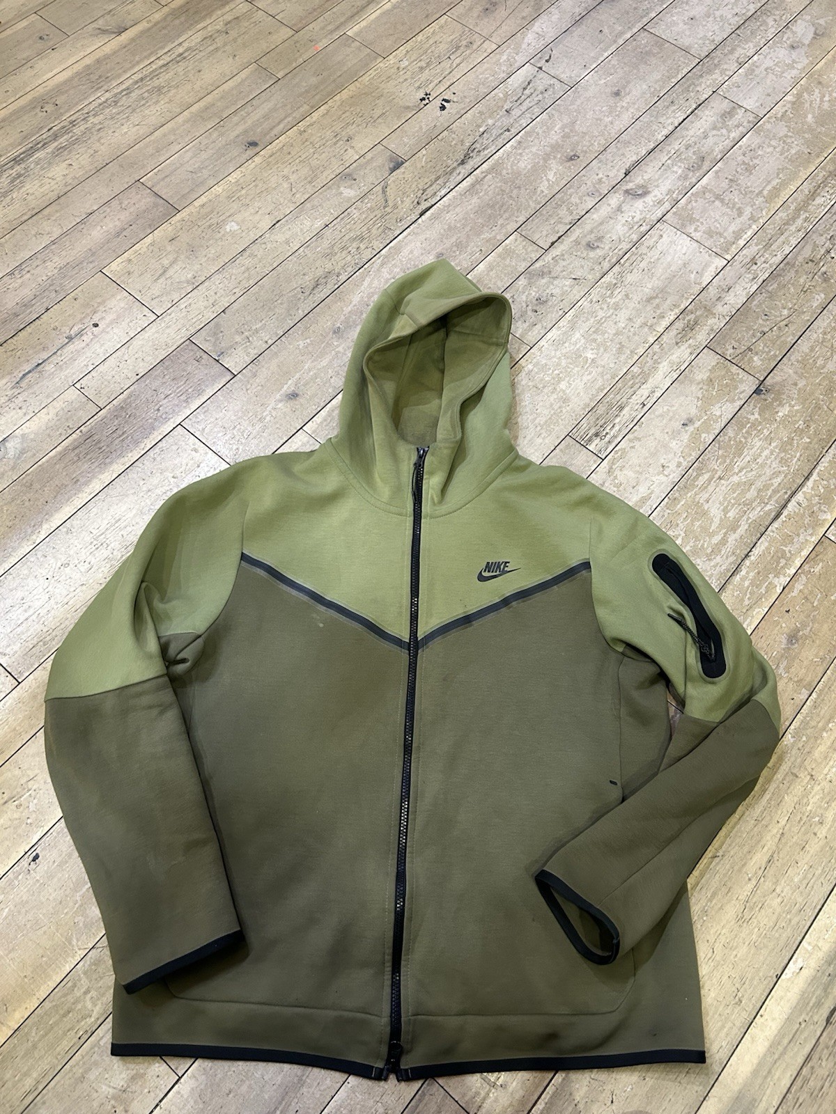 Size L – Nike Sportswear Tech Windrunner Hoodie Olive Green