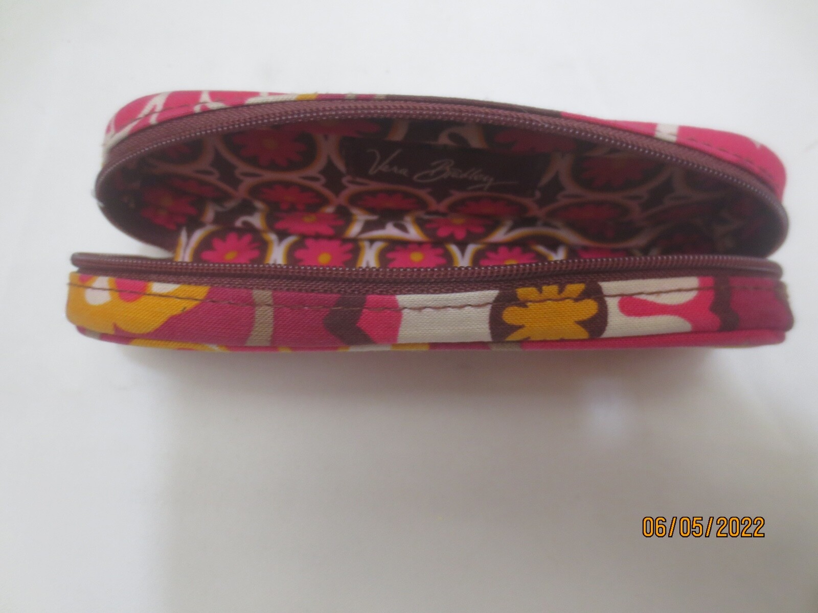 2009 Vera Bradley zip around eyeglass case in Carnaby pattern 6.25 x 2 inches