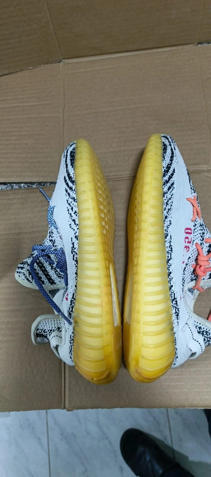 Size 8.5 Men adidas Yeezy Boost 350 V2 Zebra Pre Owned CP9654