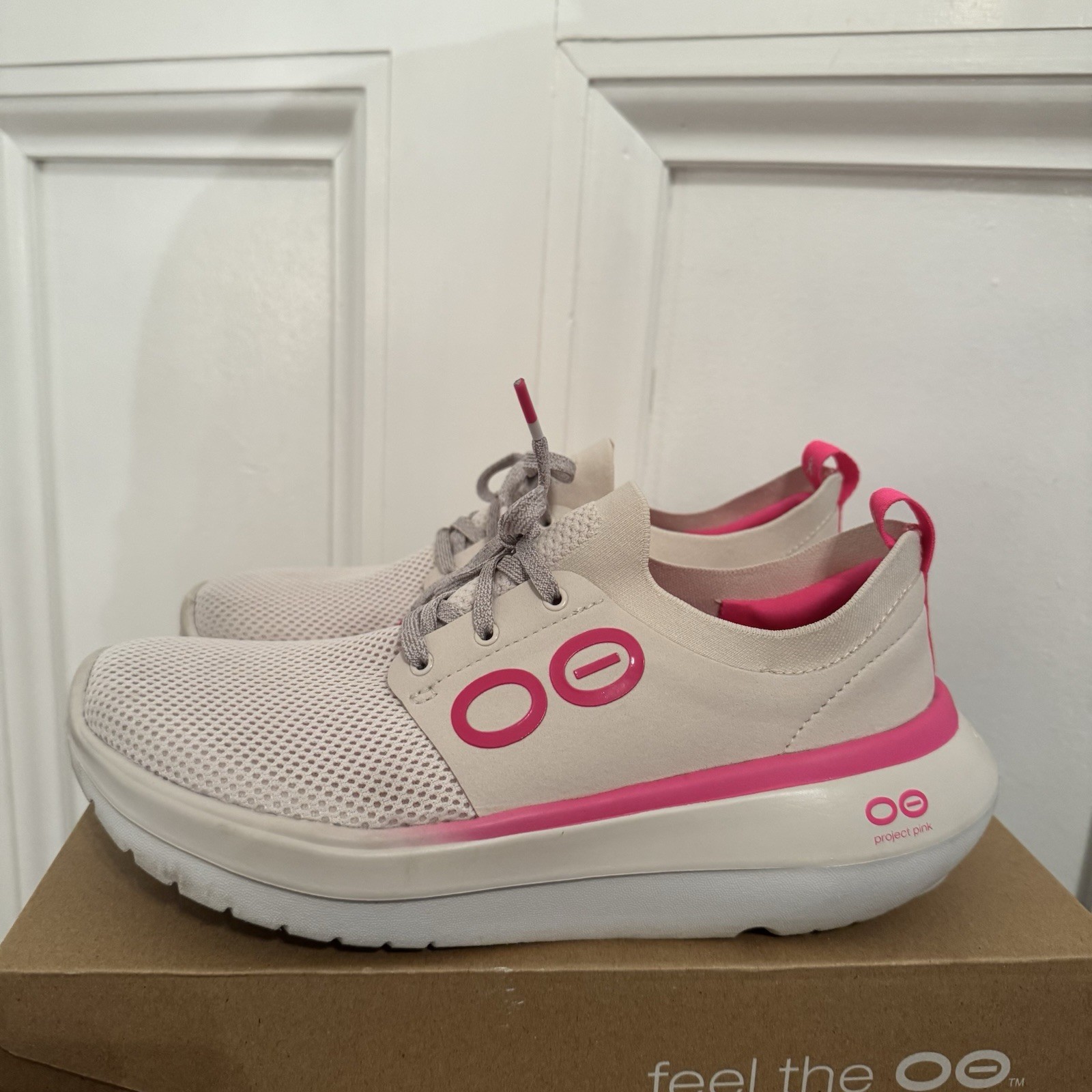 OOFOS OOmy Stride White Mesh Recovery Foam Sneakers Women’s Sz 8 Shoes Pink