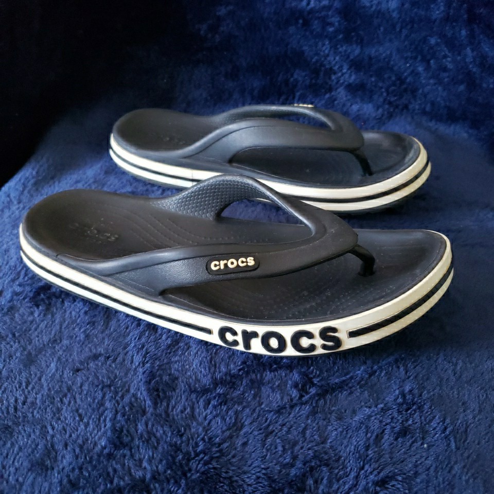Crocs Navy Bayaband Flipflop Unisex size 6 Woman / 4 Mens Flip Flop Thong Sandal