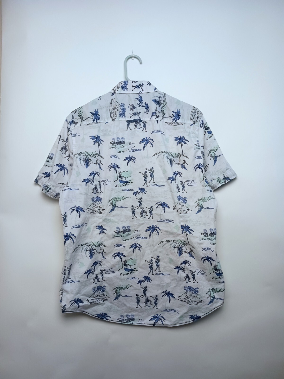 7 Diamonds Button Up Shirt – Mens Large – All Over Skeleton Print Short Sleeve