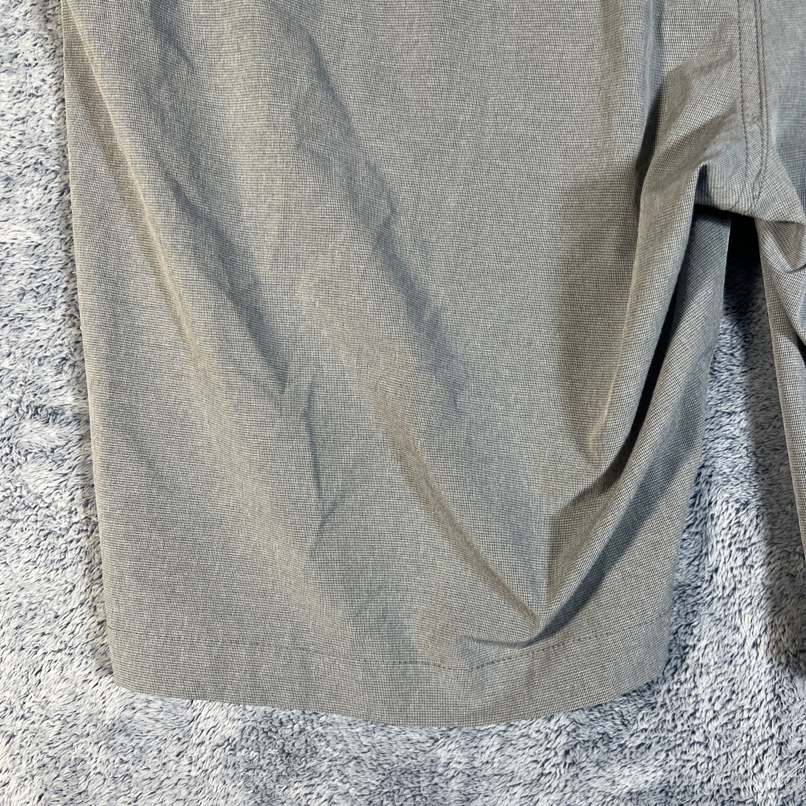 Travis Mathew Men’s Gray Golf Walking Bermuda Stretch Shorts Size 42 Pockets