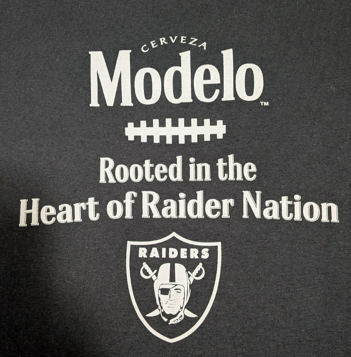 Las Vegas Raiders Modelo t-shirt NFL, Modelo Cerveza Men’s Large NWT