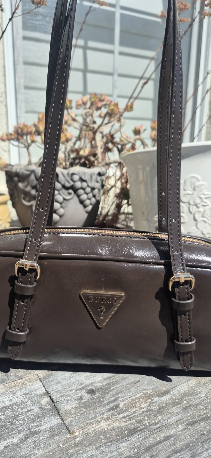 GUESS Brown Shoulder Bag Zip Top Gold Hardware Logo Lined Beige Interior