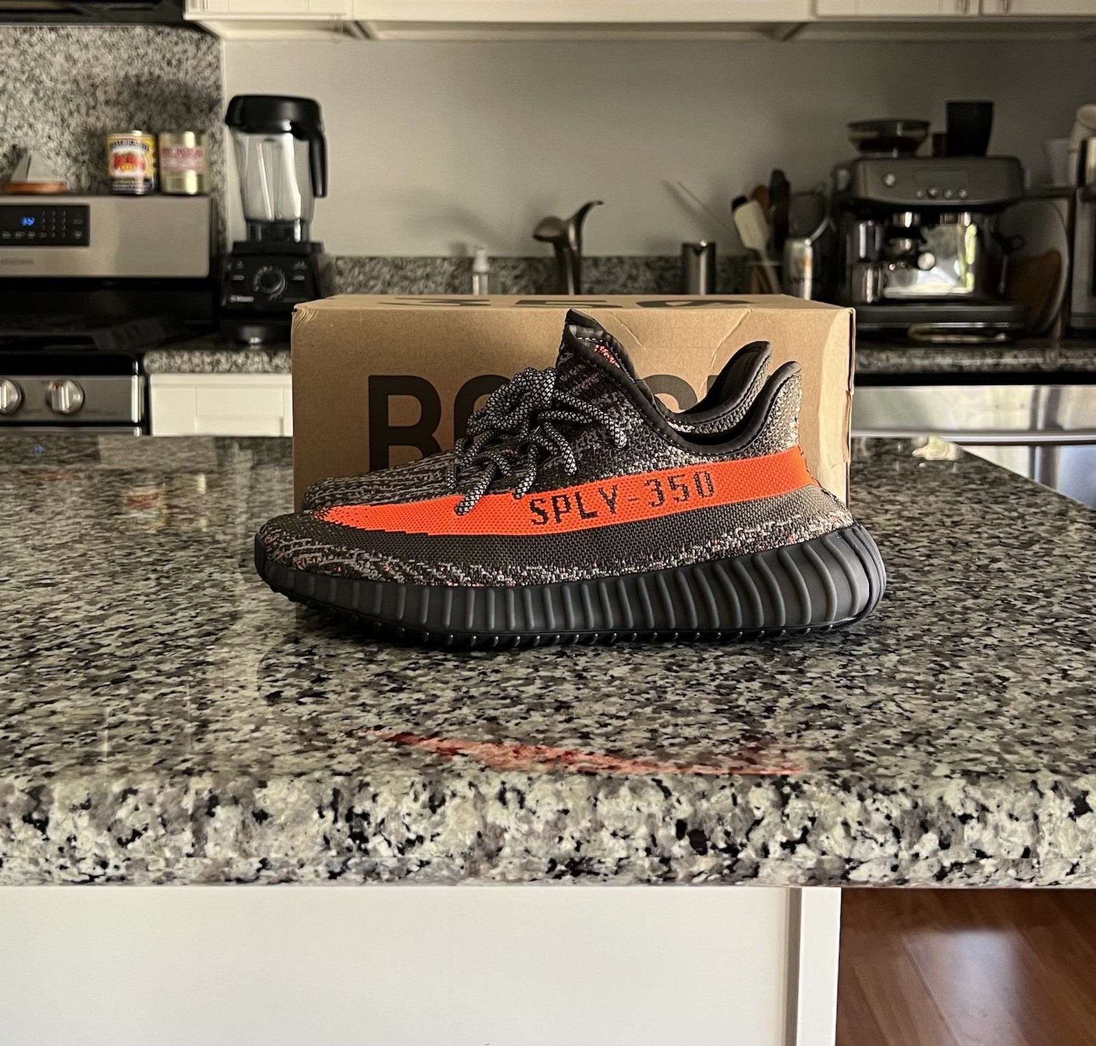 Yeezy Boost 350 V2 Carbon Beluga Mens 9 US Low Brand New Excellent 2023 YƵY
