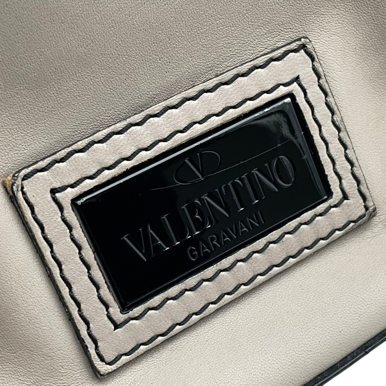 Authentic VALENTINO GARAVANI Ruffle Hobo Bag Handbag Leather Gray Women