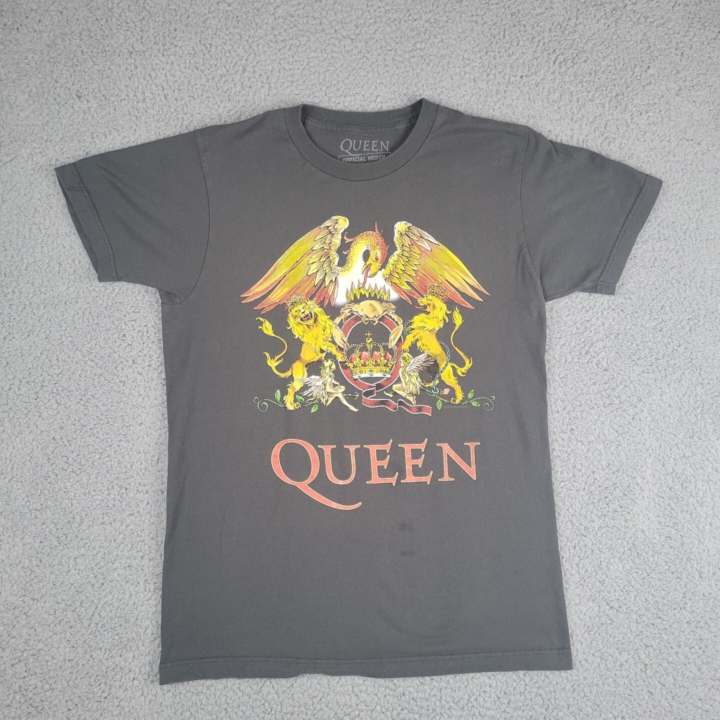 Queen T-Shirt Medium Gray Official Merch Lions Dragon Band Tee Music Album