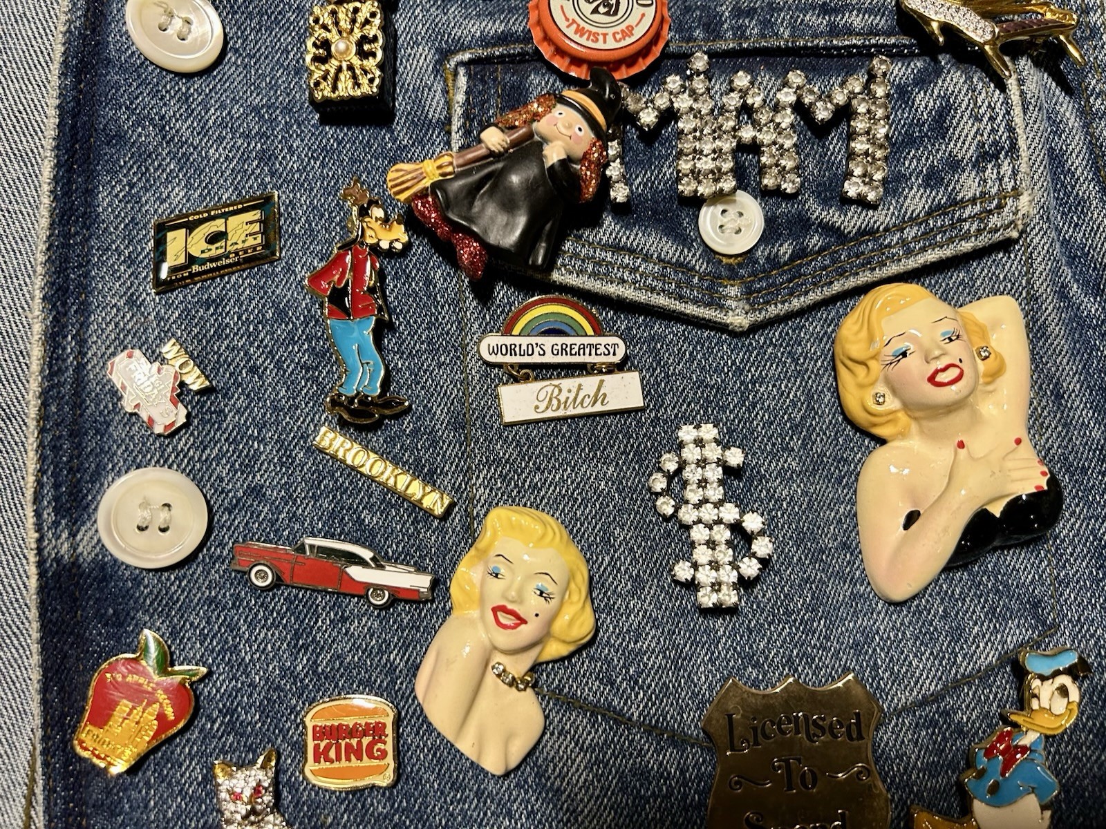 Vintage Kikit Denim Jacket Covered In 116 Vintage Pin & Brooch, See Pictures