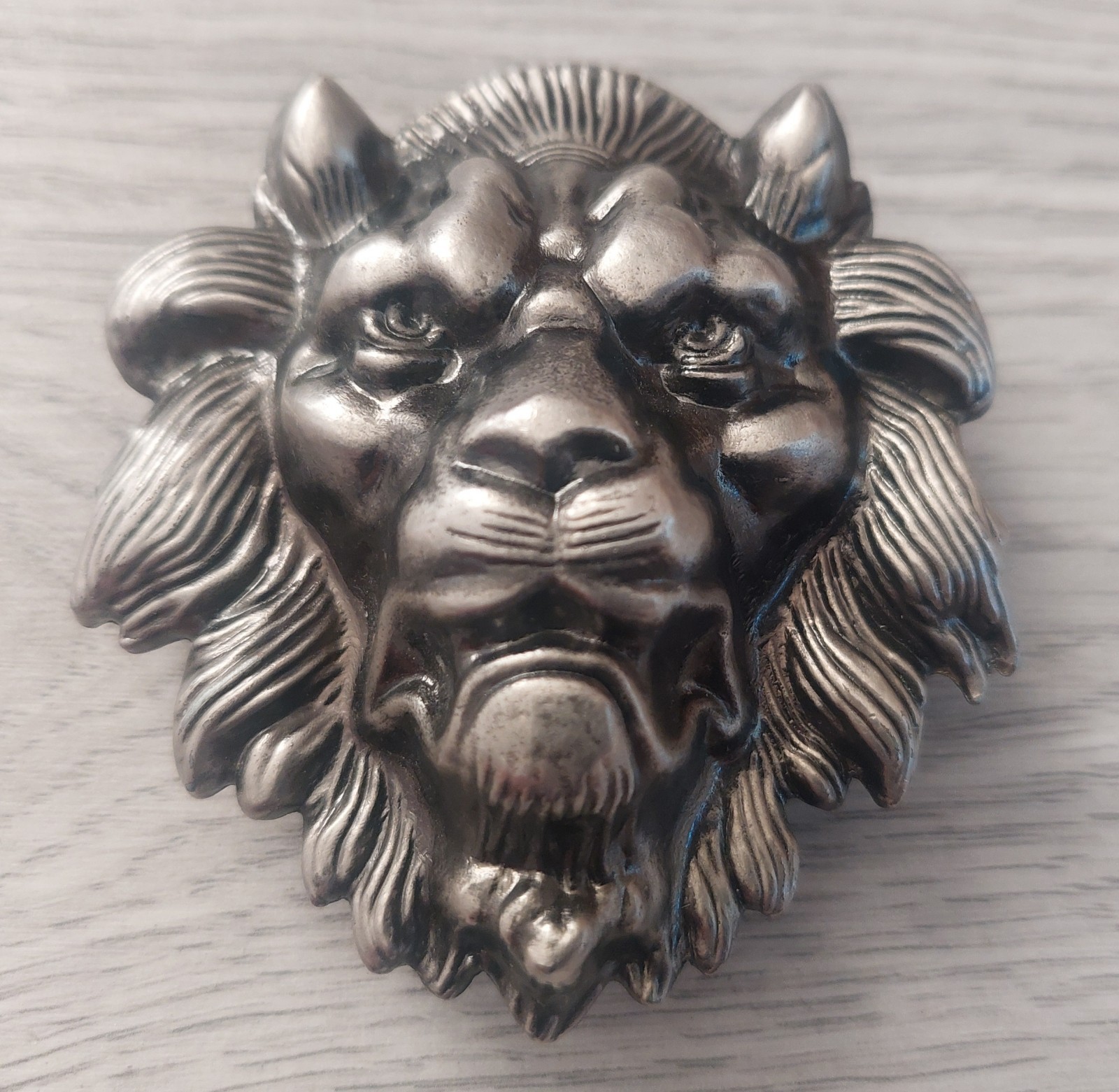 VTG Belt Buckle, Lion, metal, size 7.6 x 7 cm/ 3 x 2.8 in, used