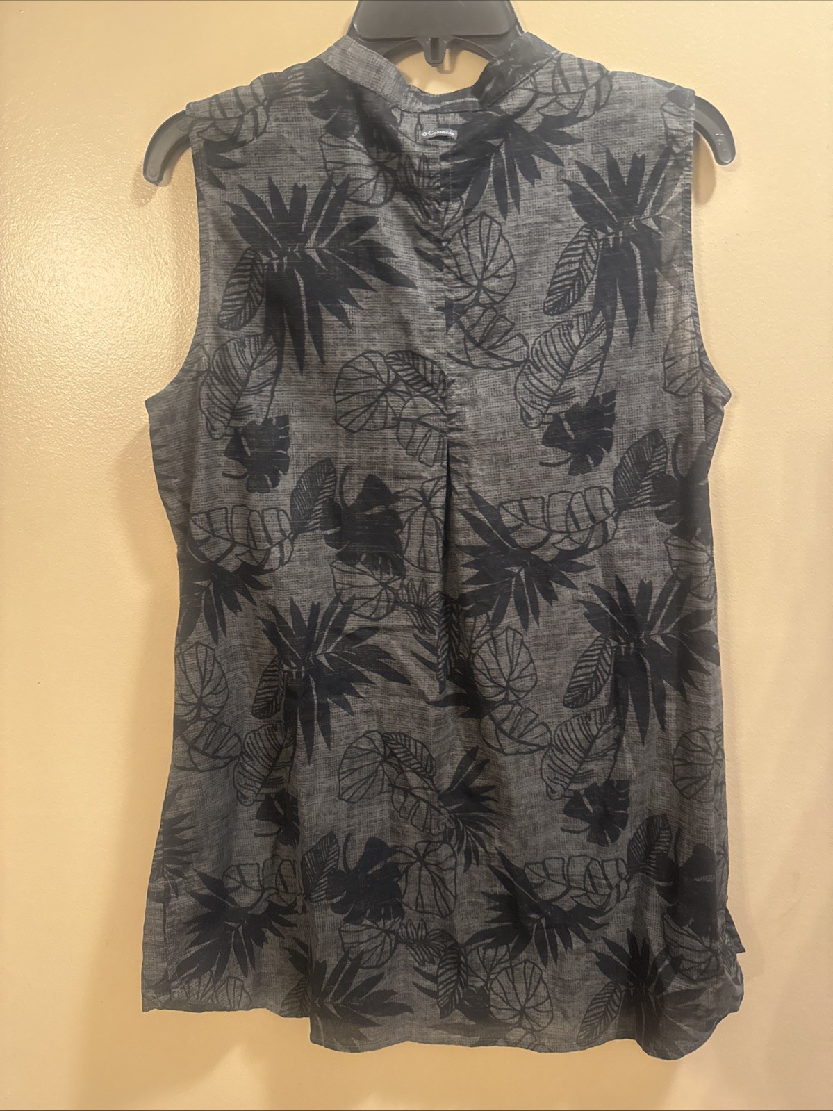 Columbia Women’s Large Willow Bend Black Tropical Floral Sleeveless Button Top