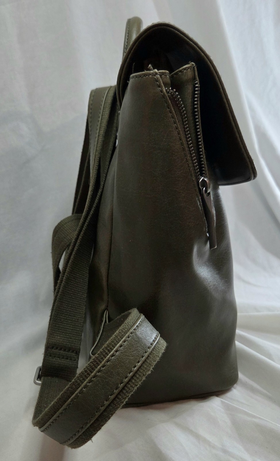 Matt & Nat Vegan Leather Flap Women’s Backpack-Black-Classic-Designer-Luxury