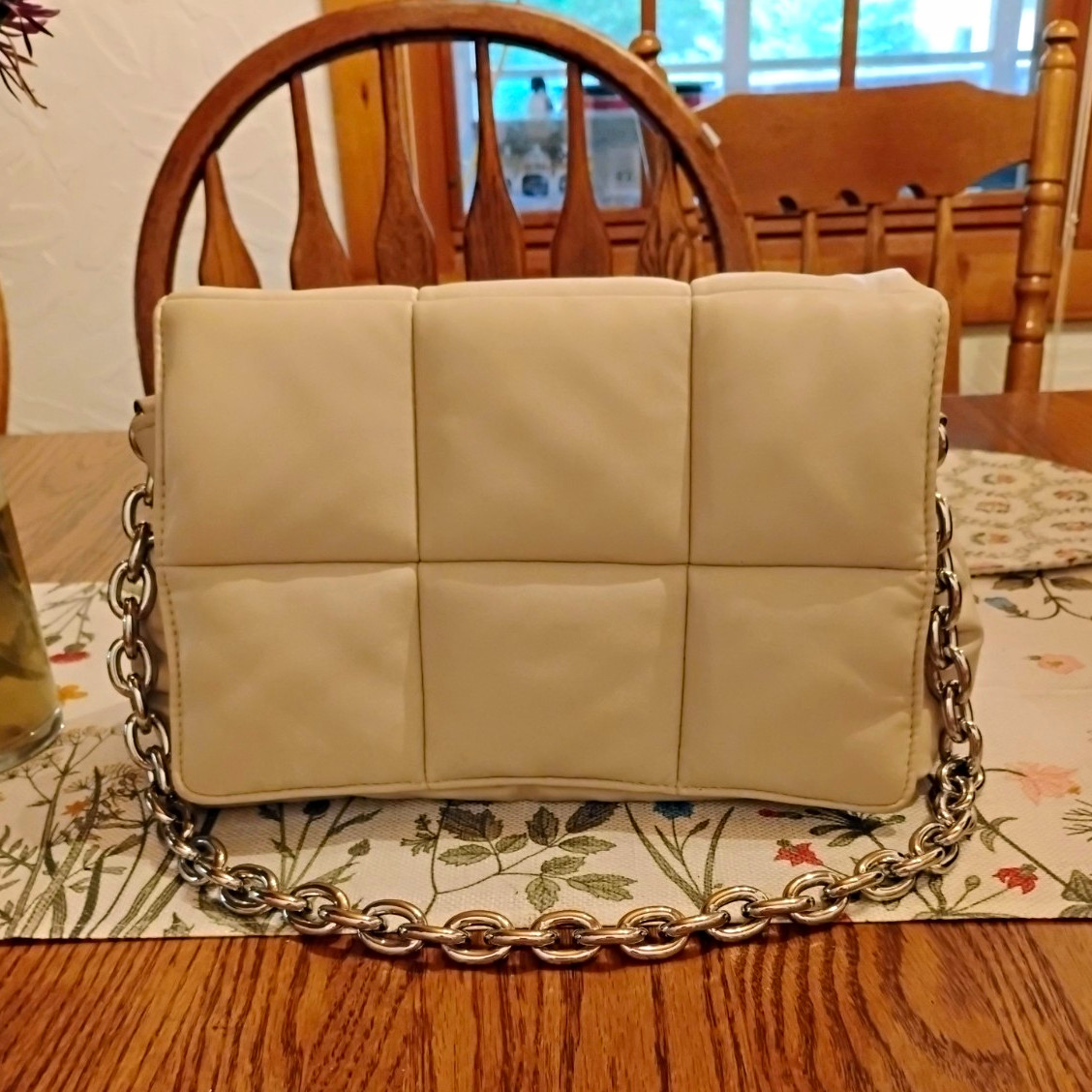 H&M QUILTED SHOULDER BAG! IN GREAT CONDITION! 😁