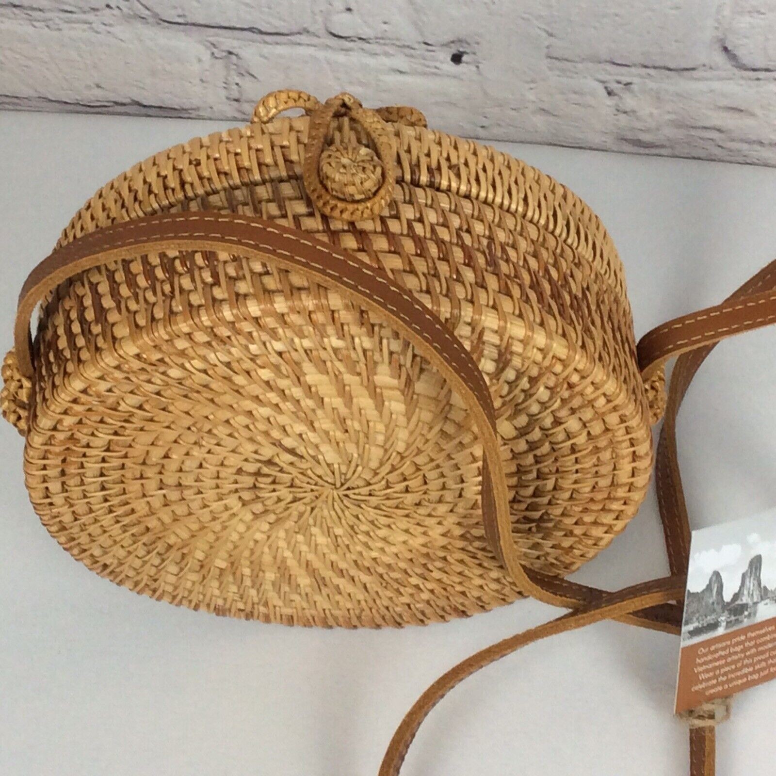 Handmade Rattan Round Crossbody Bag Canning Front Leather Strap Hasp Bow Closure