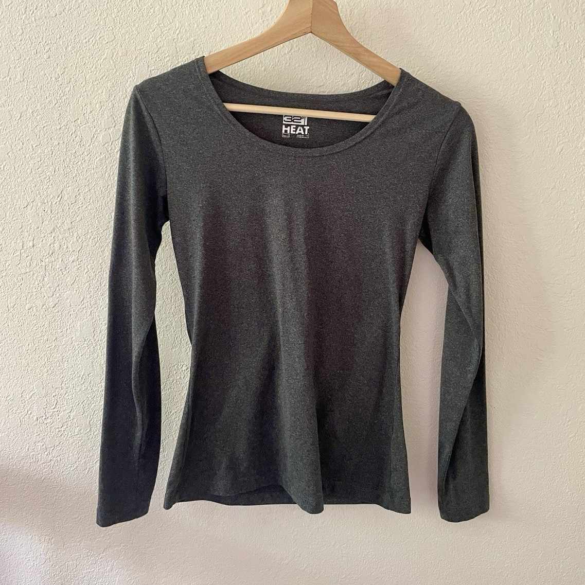 32 Degrees Heat Women’s XS Gray Long Sleeve Scoop Neck Stretch Fit Athletic Top