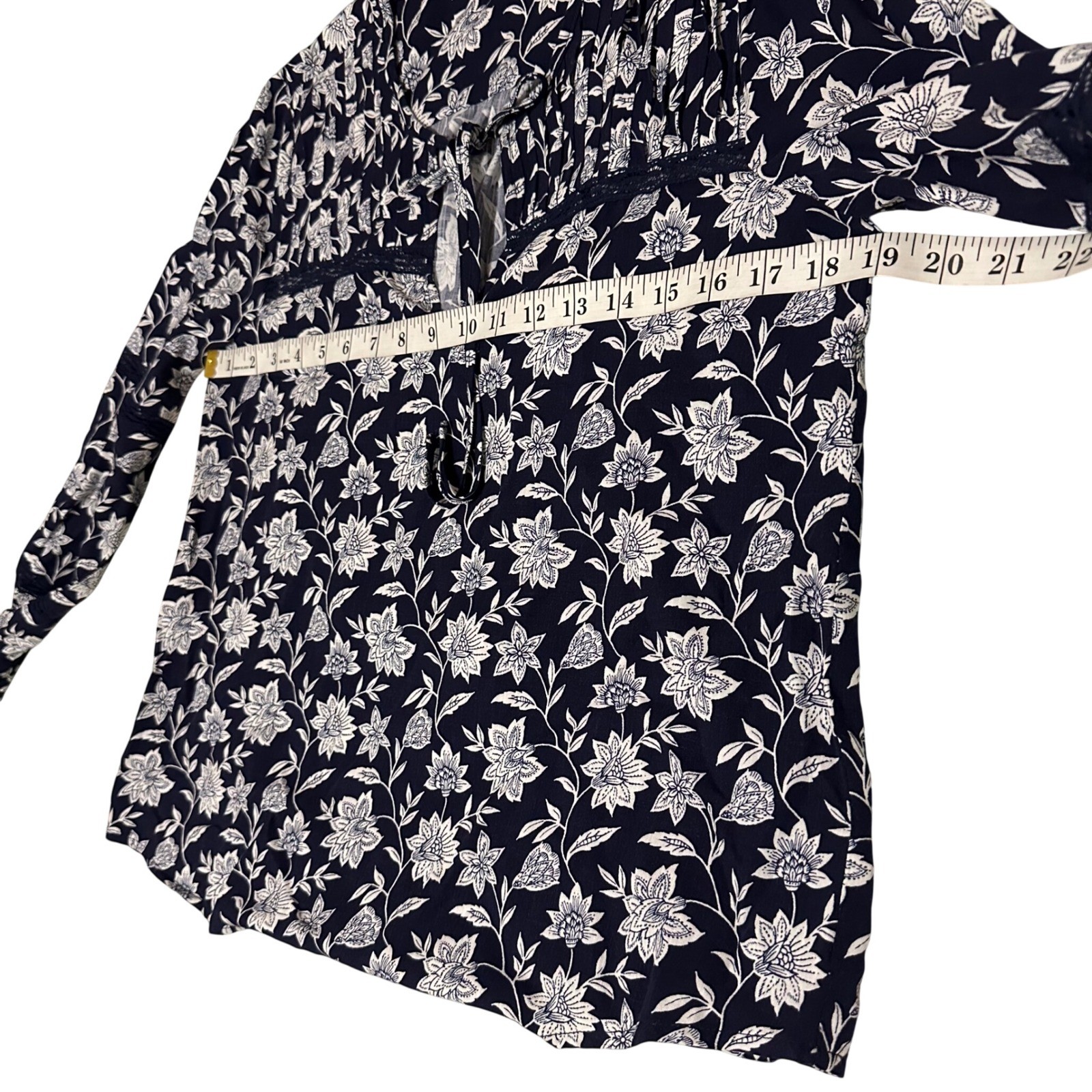 Chelsea & Violet Navy Floral Pintuck Lace Trim Blouse Womens XS Long Sleeve Top