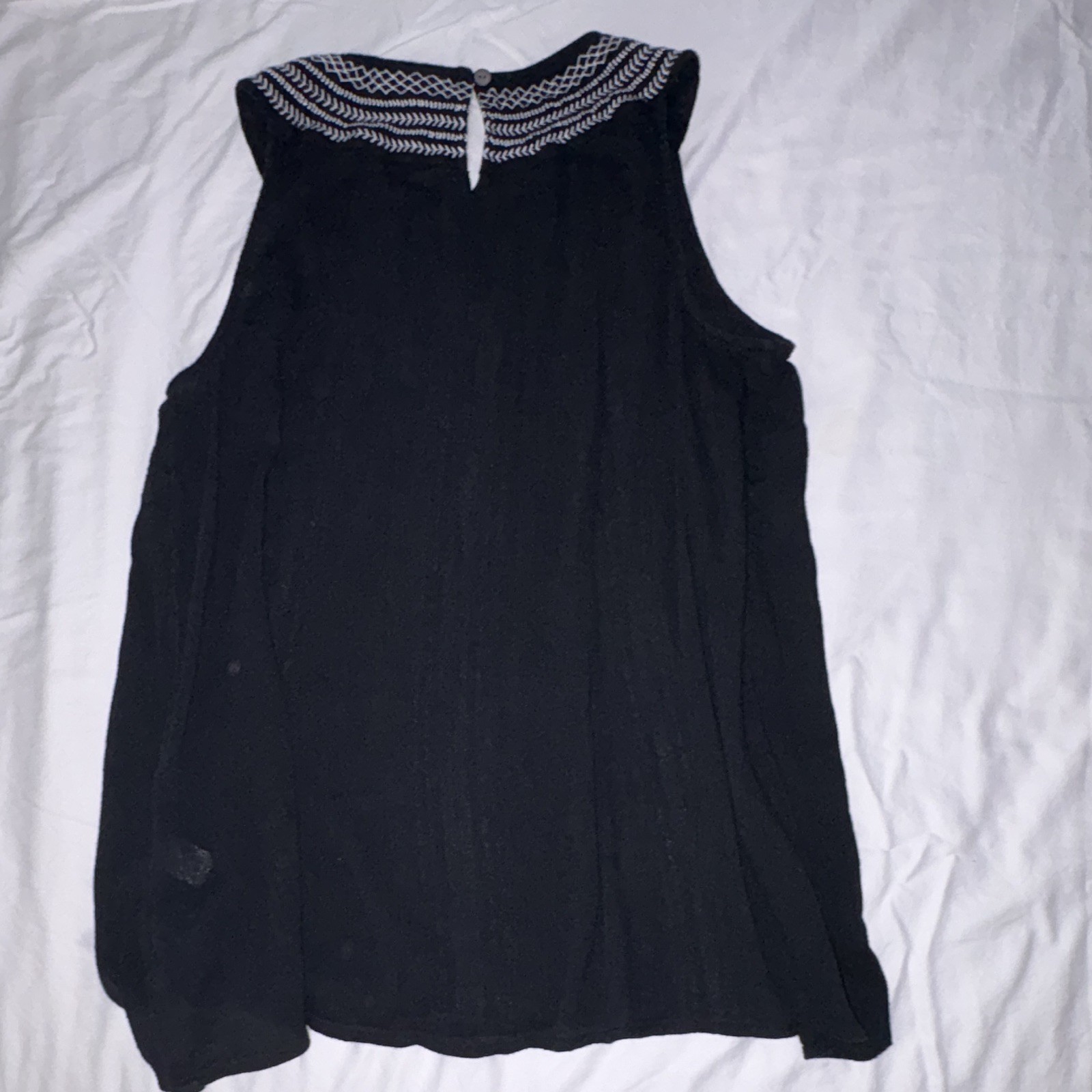 J. Jill Black/White Embroidered Woven Sleeveless Round Neck Tank Button M