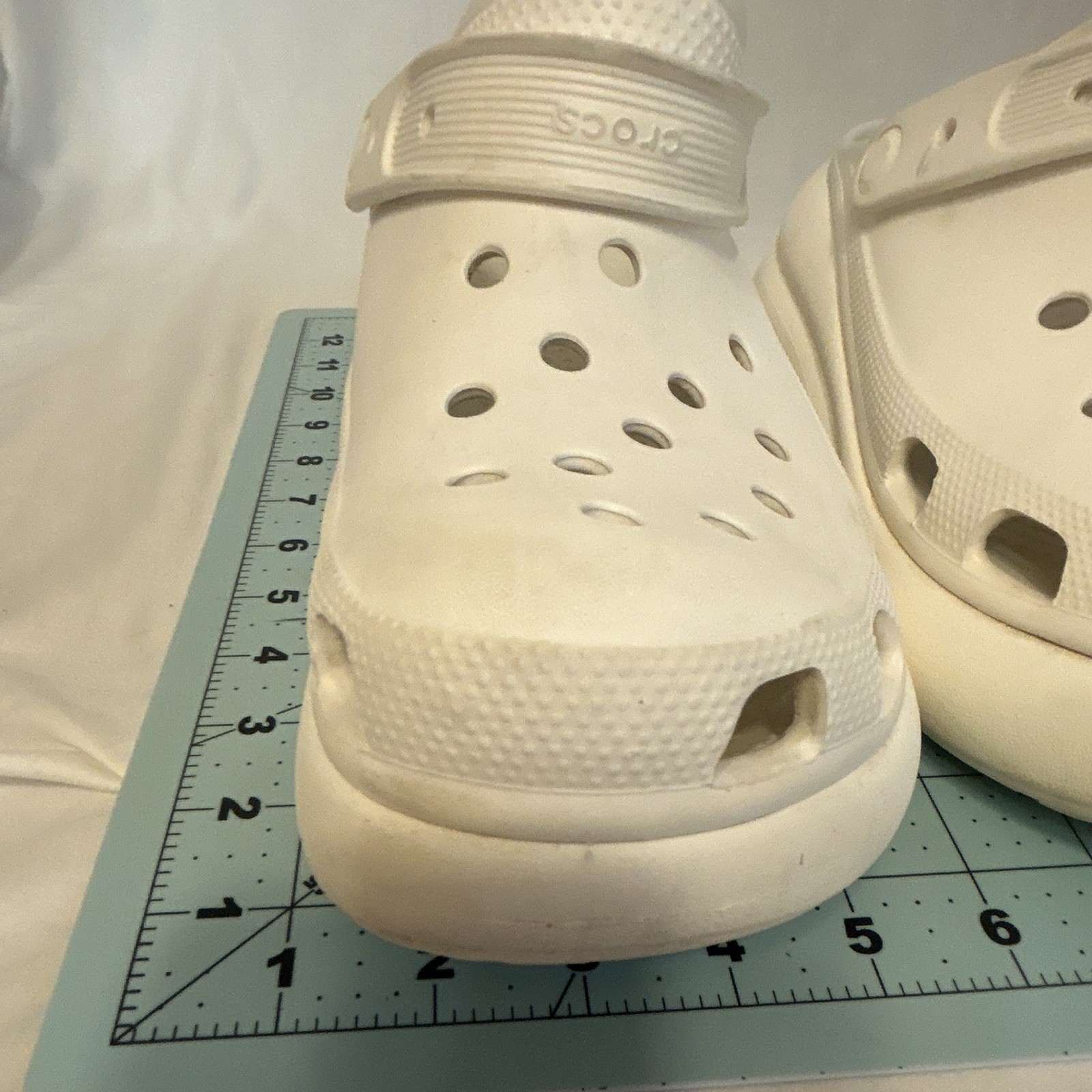 Crocs Classic White Clog Slip-On Rubber Upper Unisex Adults US 9