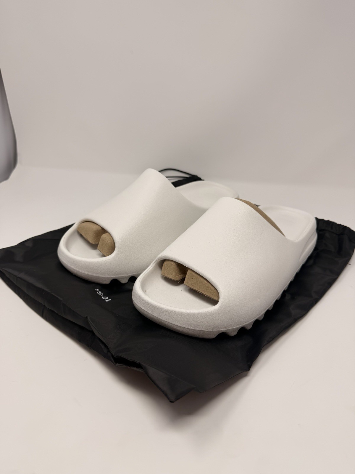 New YZY Slides White in Storage Bag Yeezy Slides Men’s YS-01 2026 YZY Size 10