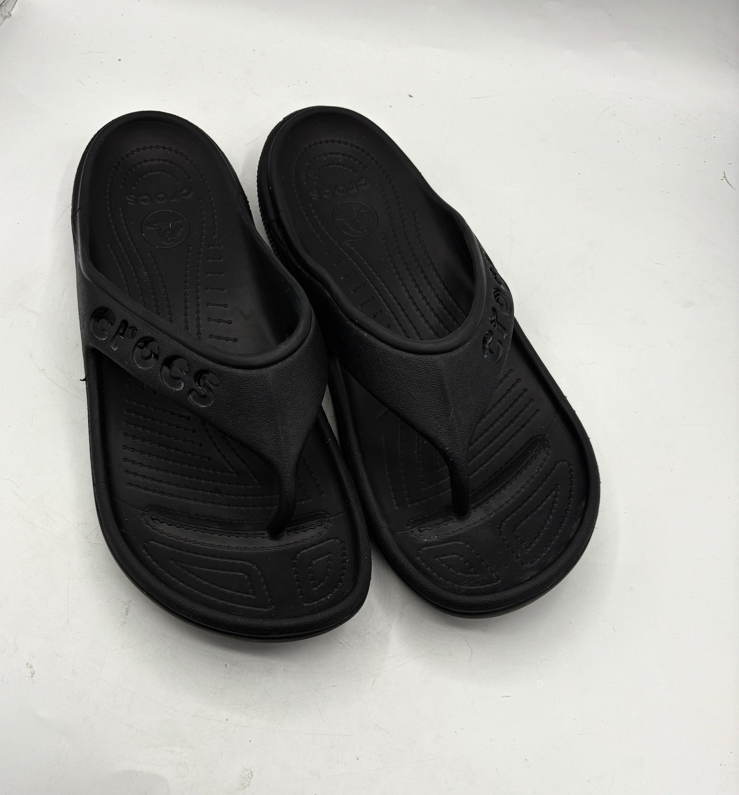 Crocs Baya Flip Flops Men’s Size 12 Black Thong Slip On Comfort Cushioned Sandal