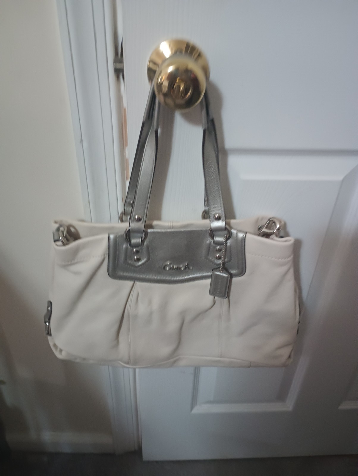 Authentic COACH F15513 Should Bag.