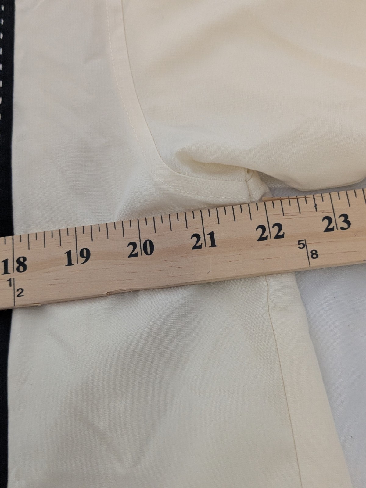Cafe’ Luna Beige Button Down Short Sleeve Shirt Size Medium
