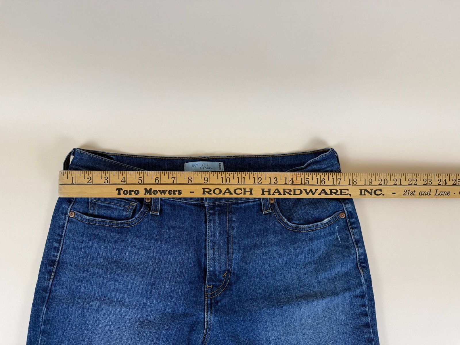 Levi’s 515 Boot Cut Women’s Medium Wash Blue Jeans