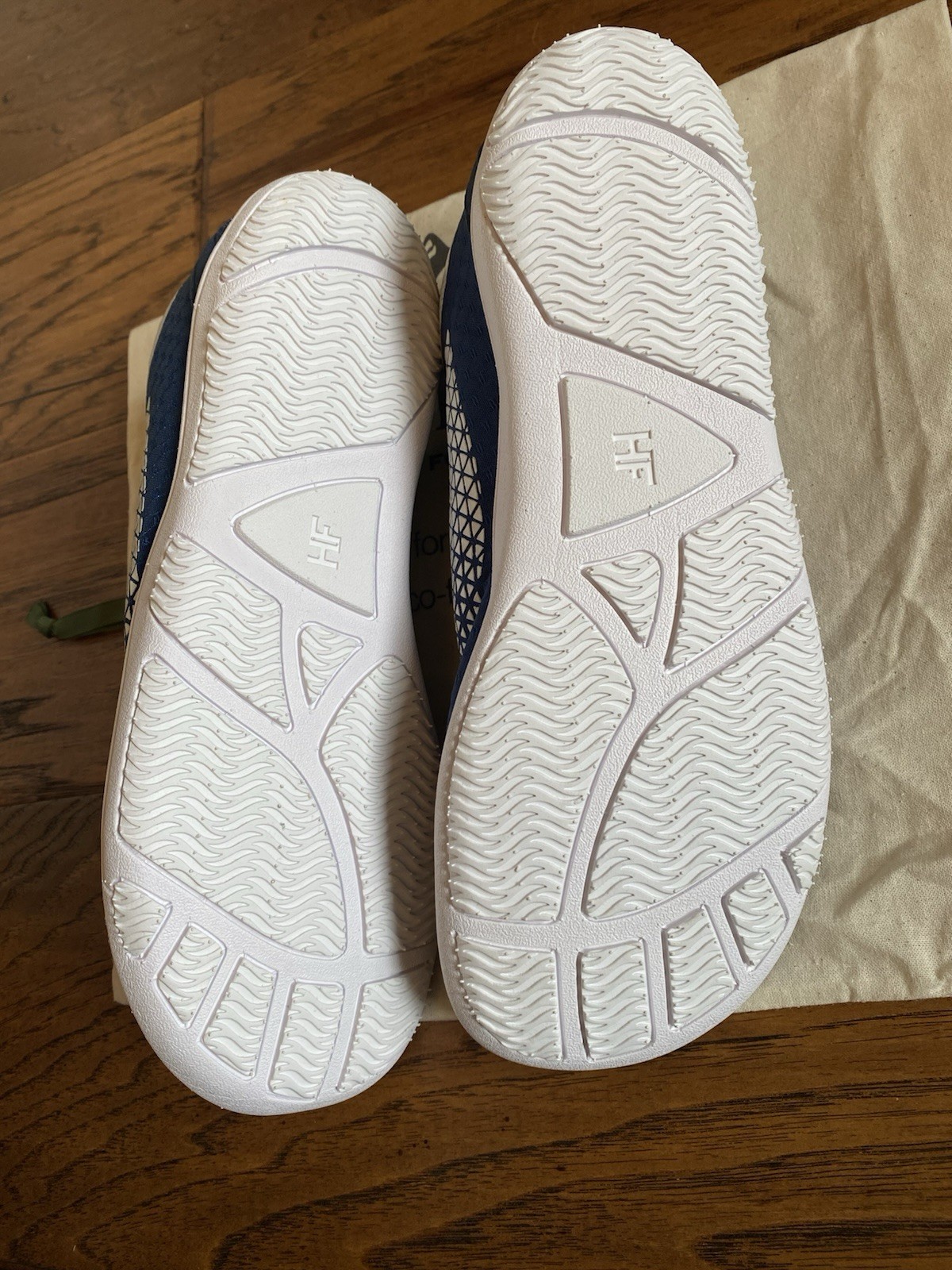 NWT Hike Footwear HF Cloud Unisex Barefoot Blue Sz EU36 W6 M4 comes in gift bag