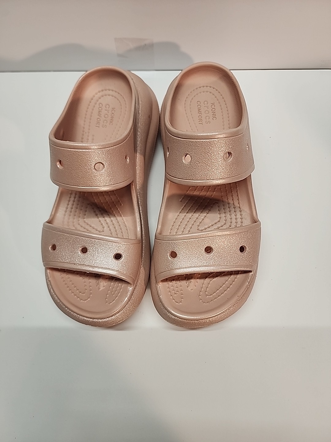 Women’s Crocs Classic Crush Shimmer Sandals in a rose gold color Sz W9 M7