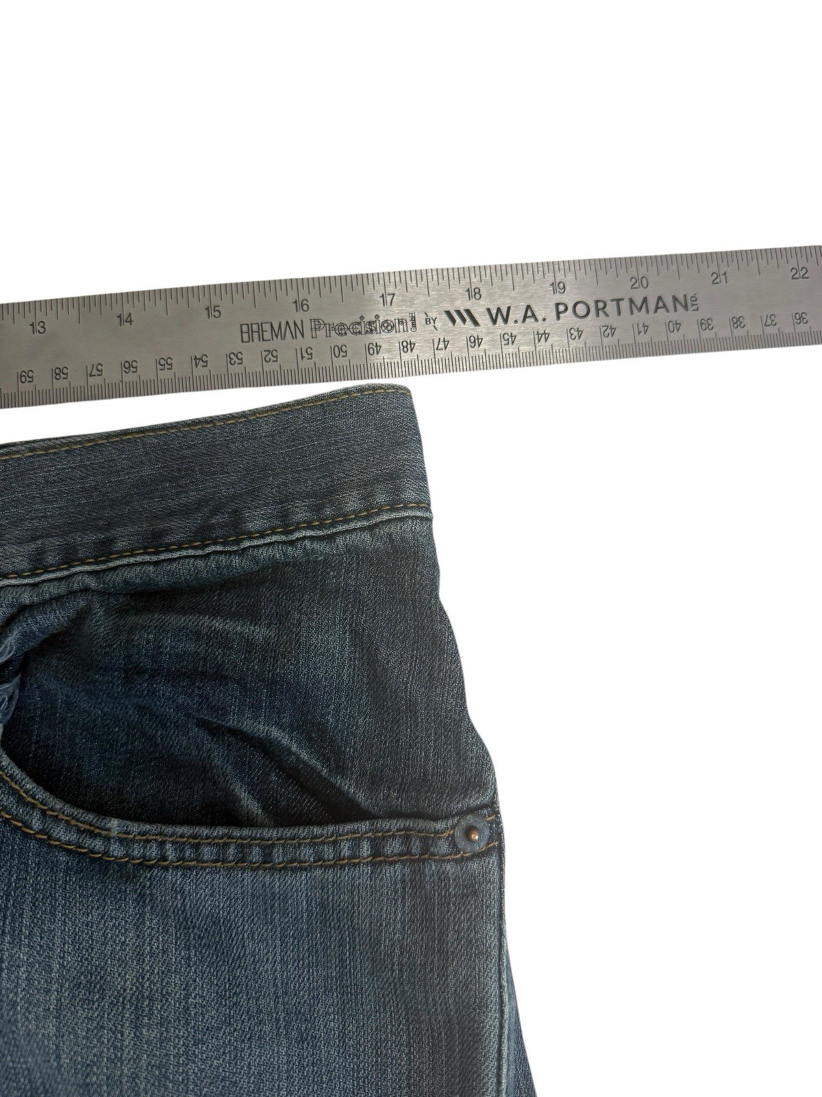 Levi’s 559 Relaxed Straight Jeans Men’s 34×30 Medium Wash Blue NWT 100% Cotton
