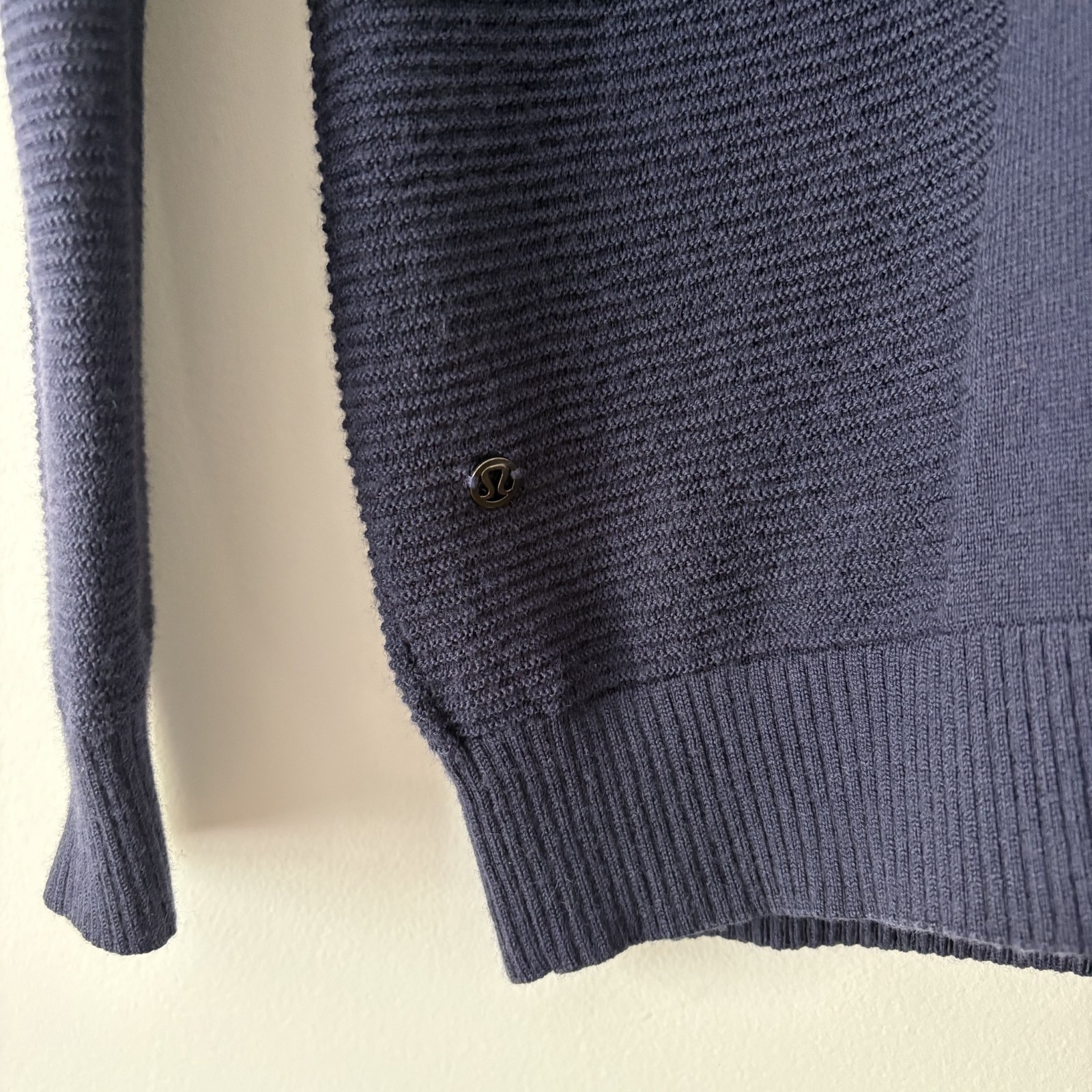 Lululemon 100% Merino Wool Knit Sweater Navy Size 6 Quiet Luxury Basic Layer