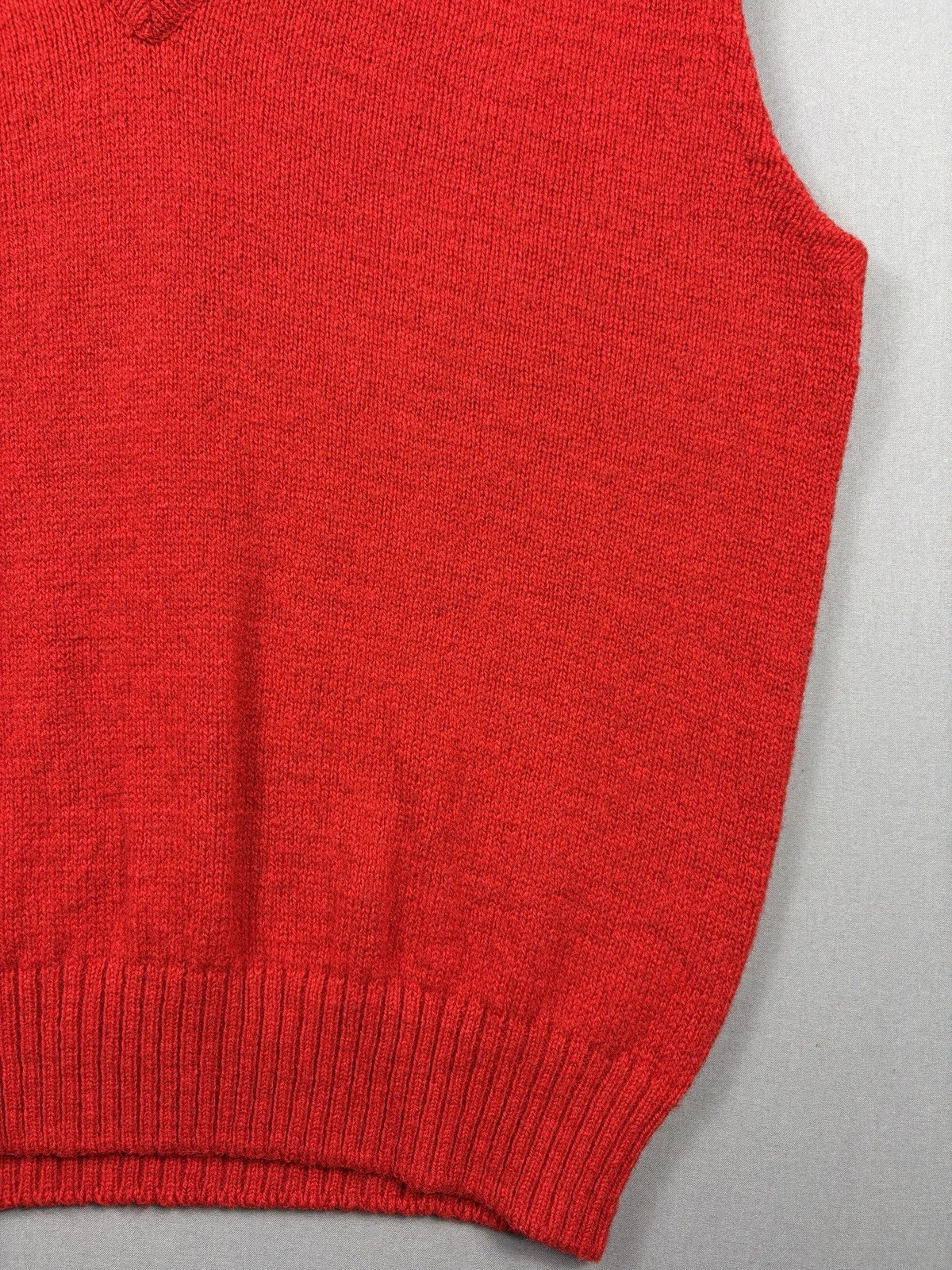 Vintage 80s 90s Jantzen Sweater Vest Mens Sz L Red V Neck Acrylic USA Made Golf
