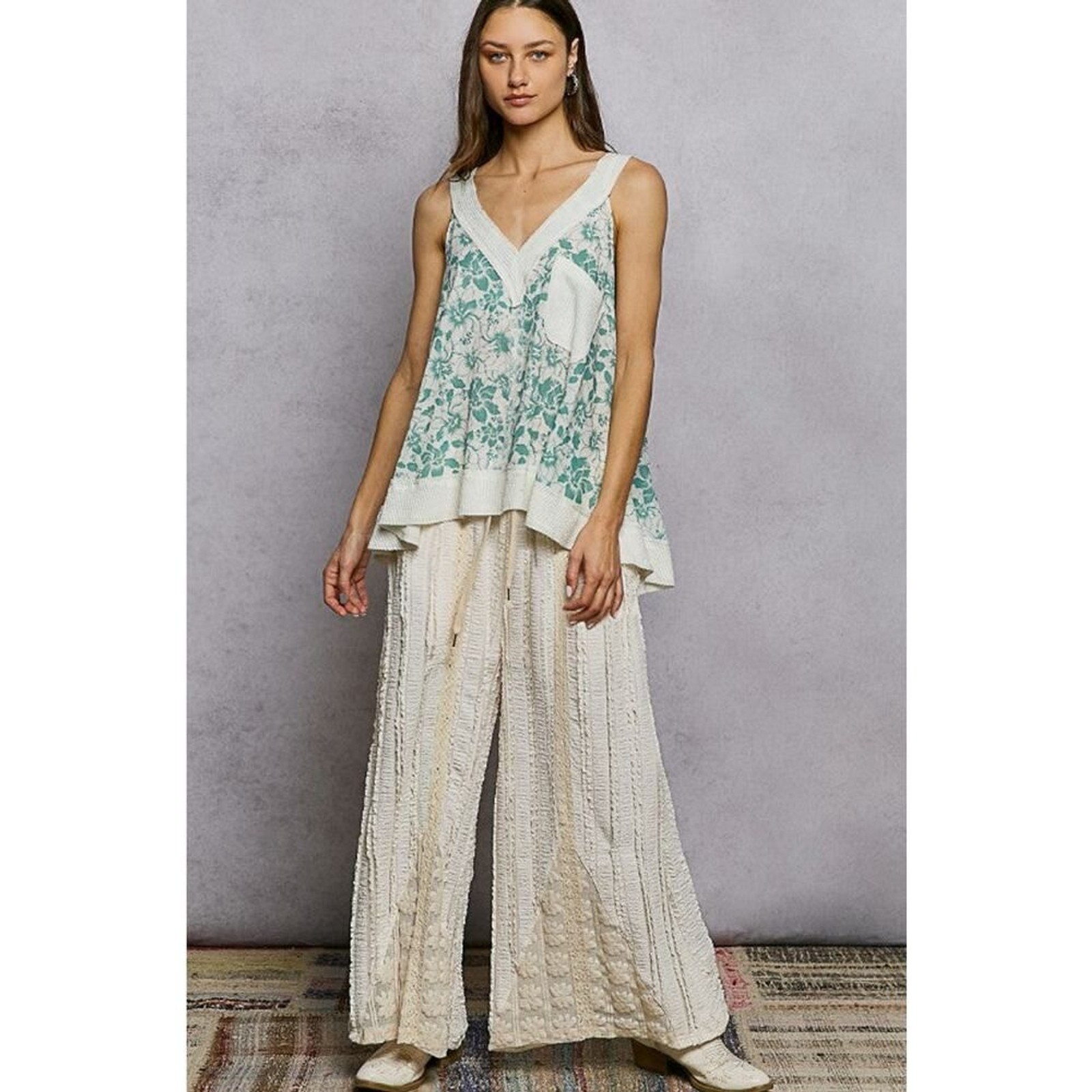 POL Floral V-Neck Flowy Top with Front Pocket – Sage