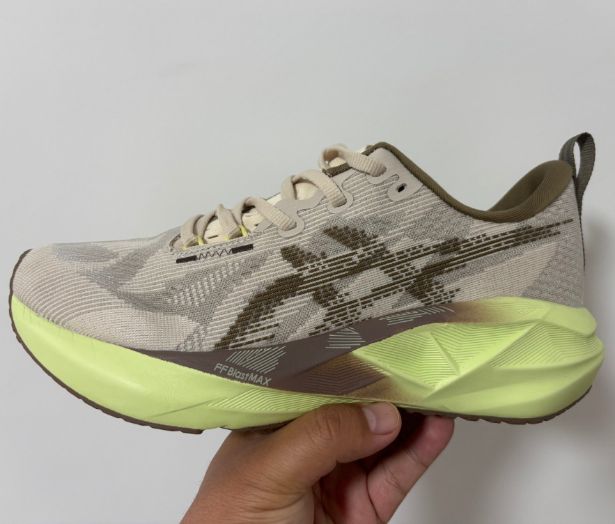 US 8.5 – Asics Novablast 5 Men Shoe Running Sneaker Trainer No Box