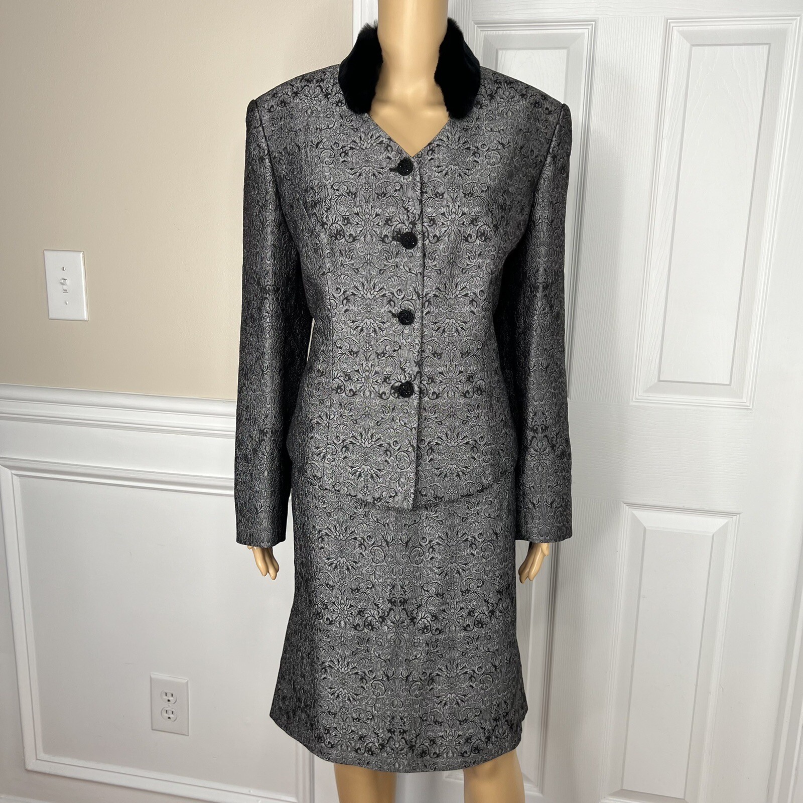 John Meyer Polyester Rayon Skirt Suit 12 Gray Floral Faux Fur Collar Timeless