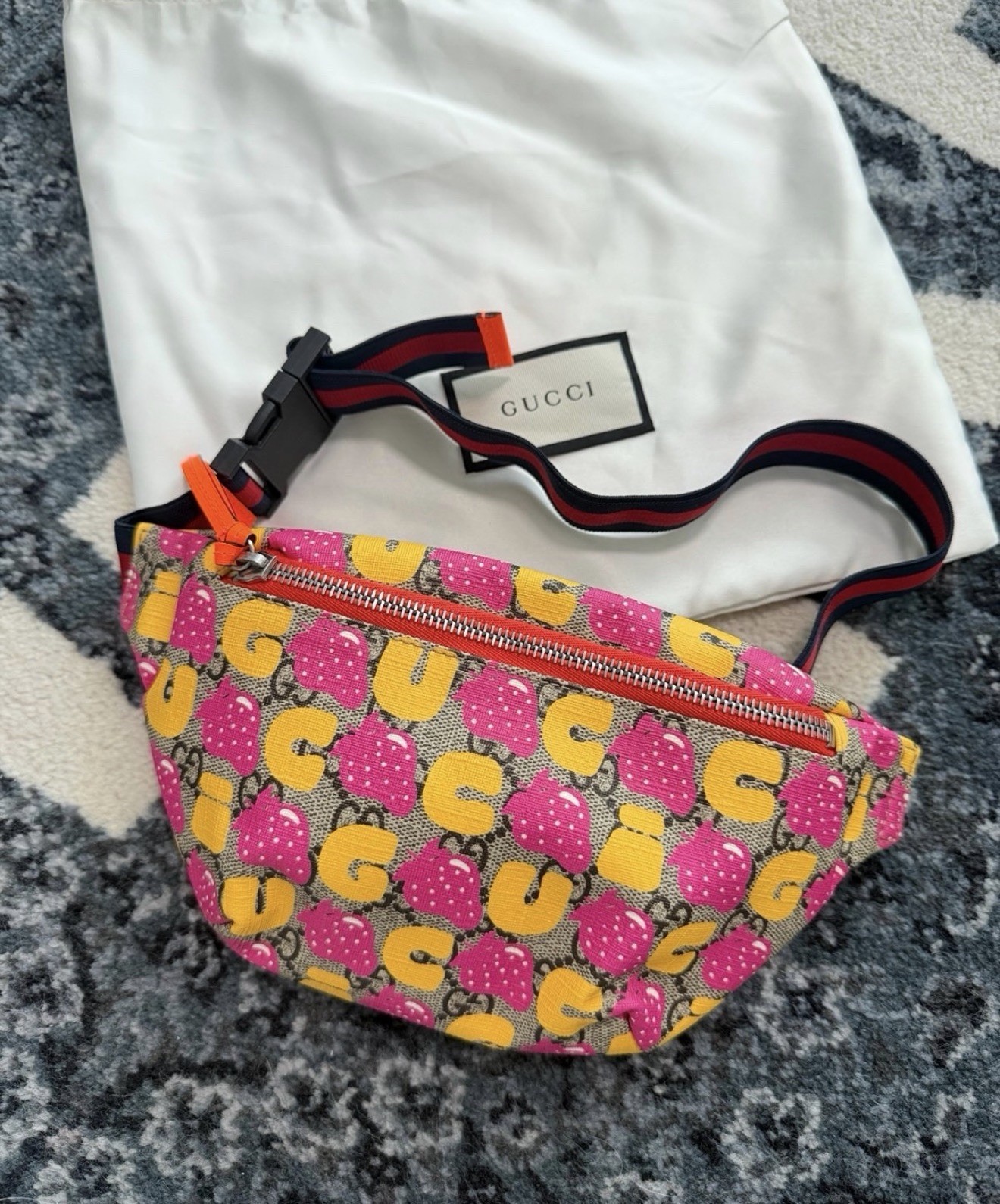 New!! Gucci Children’s Strawberry Print GG Supreme Canvas Bag