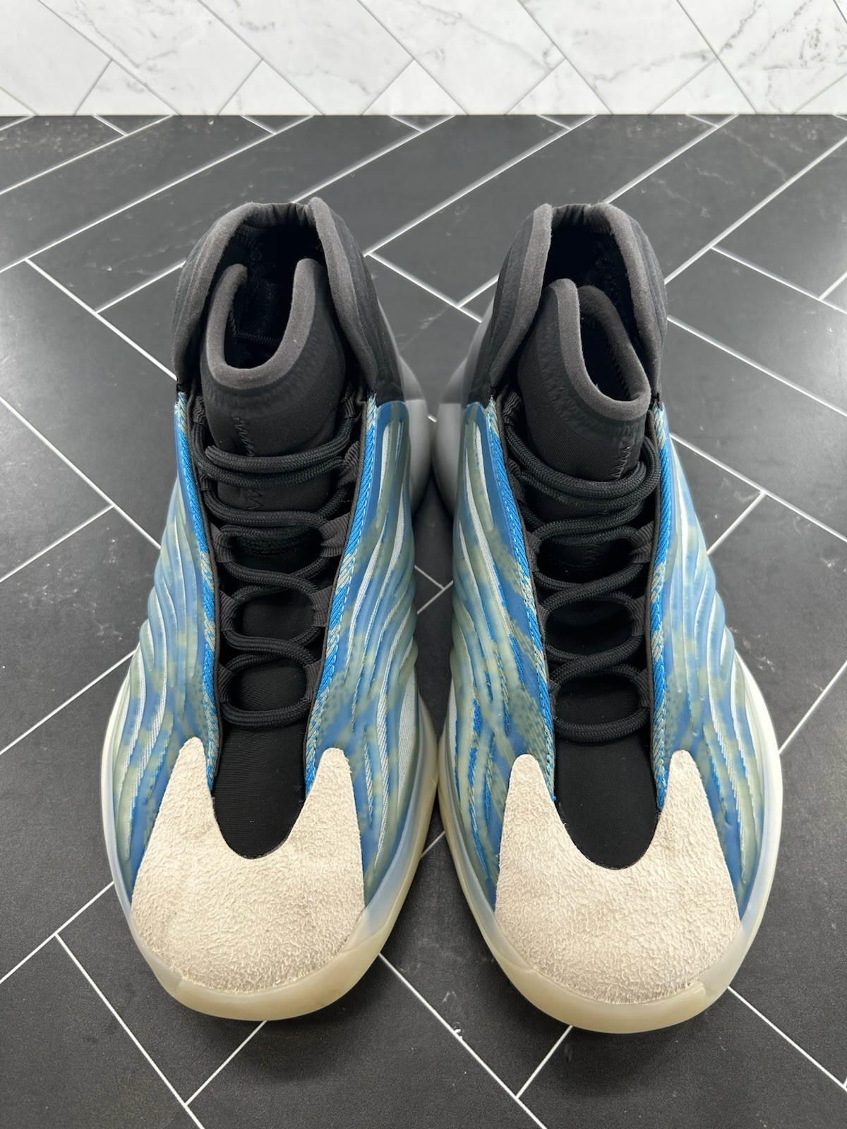 adidas Yeezy Quantum Frozen Blue Size 9.5 GZ8872