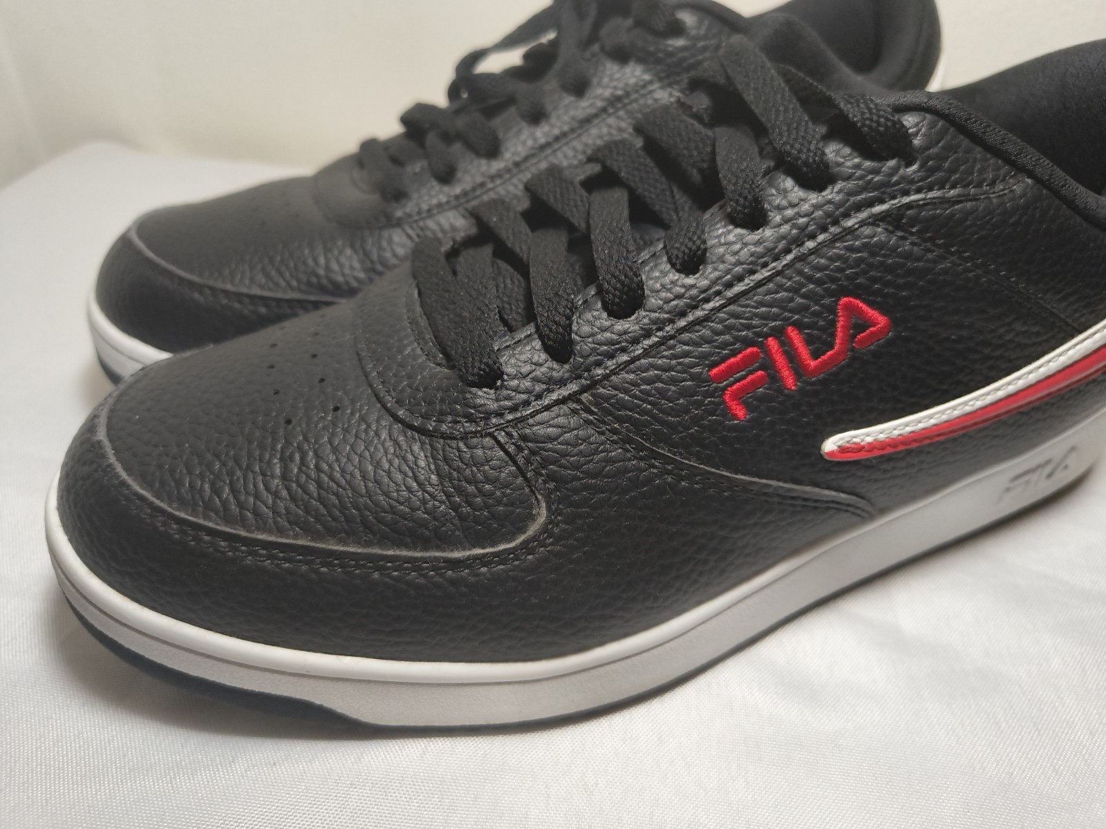 Fila A-Low Top Black Red White Sneakers Size 11.5 Men’s Basketball Shoes (Used)