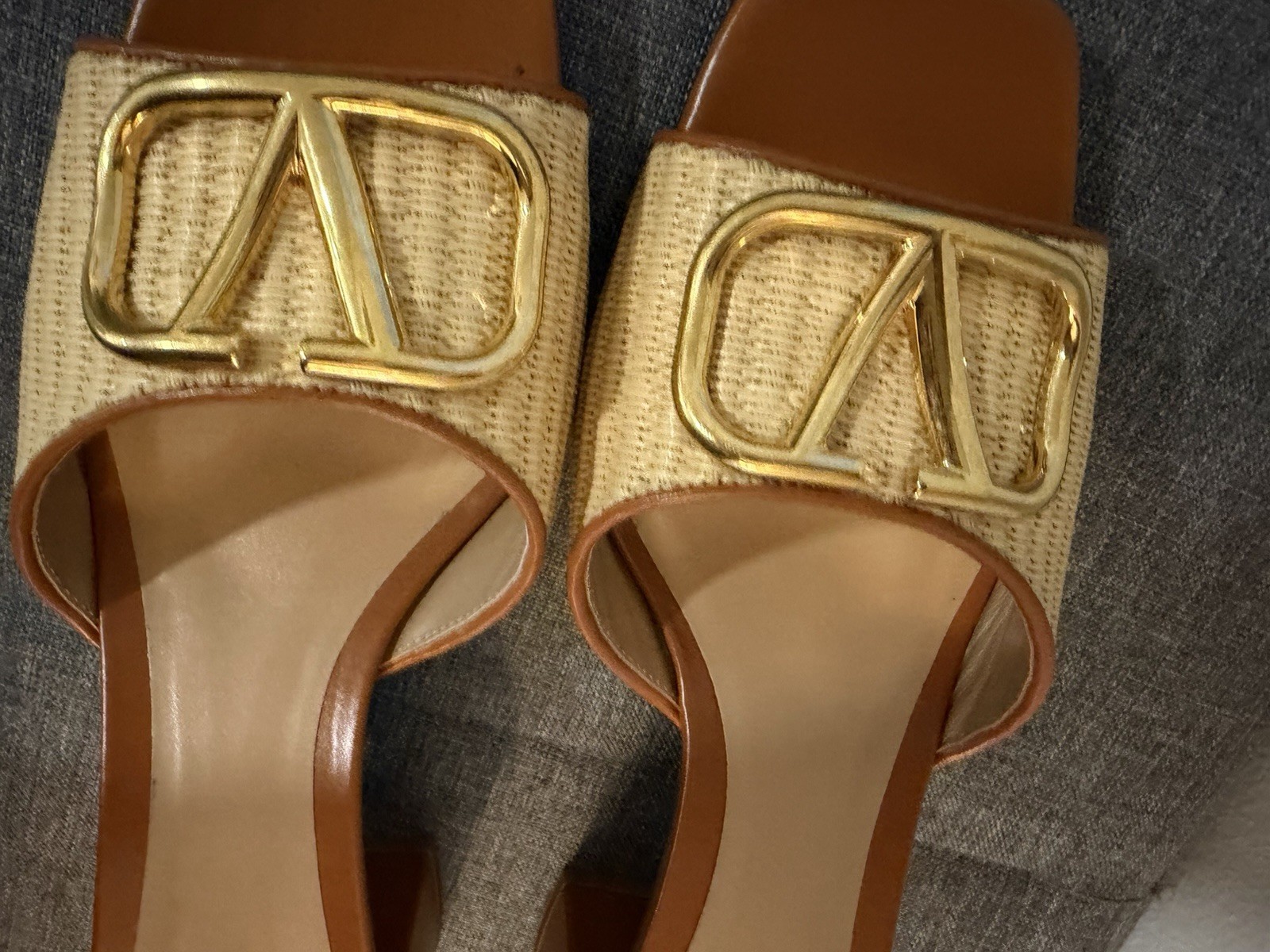 VALENTINO GARAVANI VLogo Raffia Leather Block Heel Mules Slides Size 40