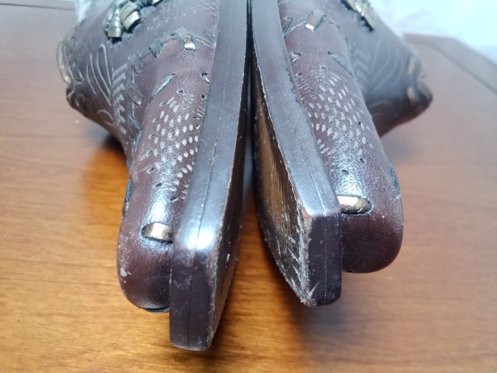 BCBG Women’s Sz. 6 B / 2.25 in Block Mule Witch Clogs thick soft leather