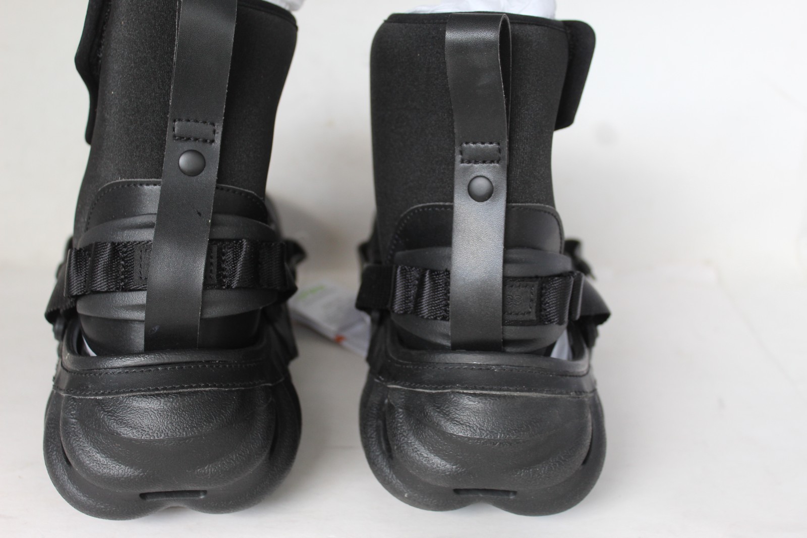 Crocs Unisex Feng Chen WANG X Echo Black Durable Clogs Size M(9) W(11)