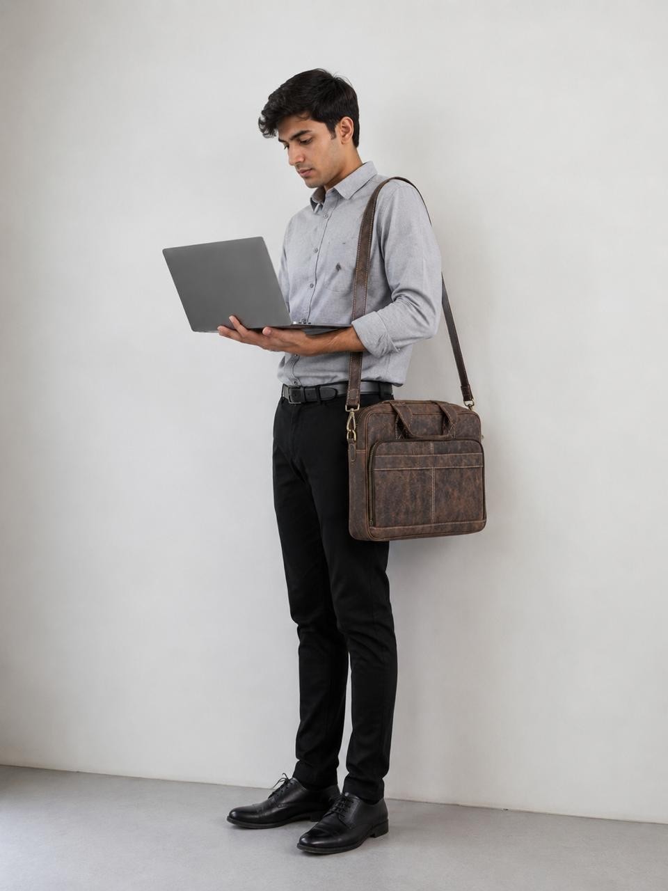 Handmade Full Grain Brown Genuine Leather Laptop Shoulder Handbag For Men’s