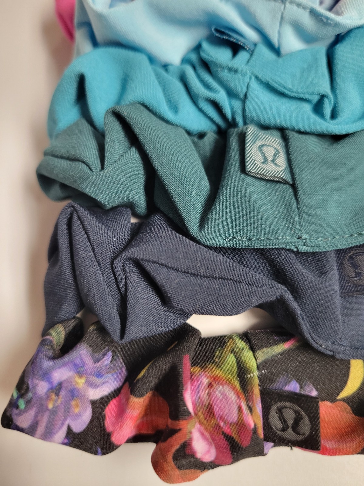 Lululemon Uplifting Scrunchie 7-Count Set (2023) Brand New Fashion Accessory