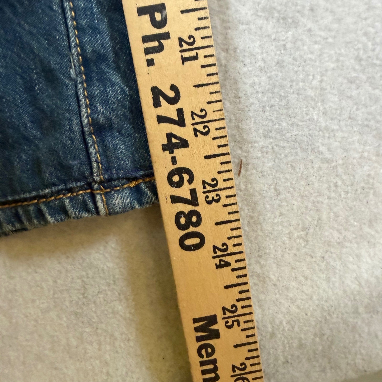Levis 501 Original Fit Jeans Mens 33 Medium Wash Blue Button Fly Straight Leg