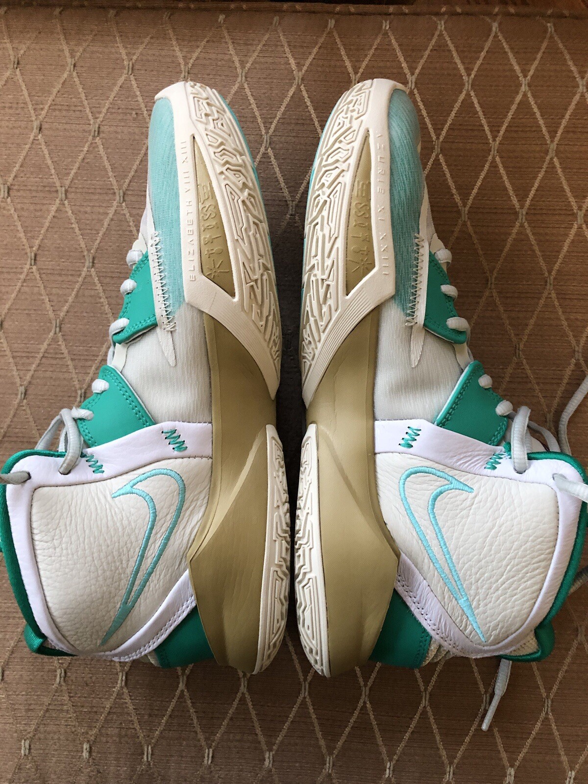 Nike Keep Sue Fresh Kyrie Bird Infinity Golden Tribute Mens 8.5 CZ0204-002