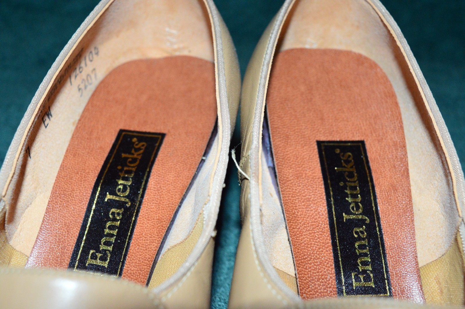 NIB ENNA JETTICKS Taupe Snug Orthopedic Occupational Heels Size 7 EW