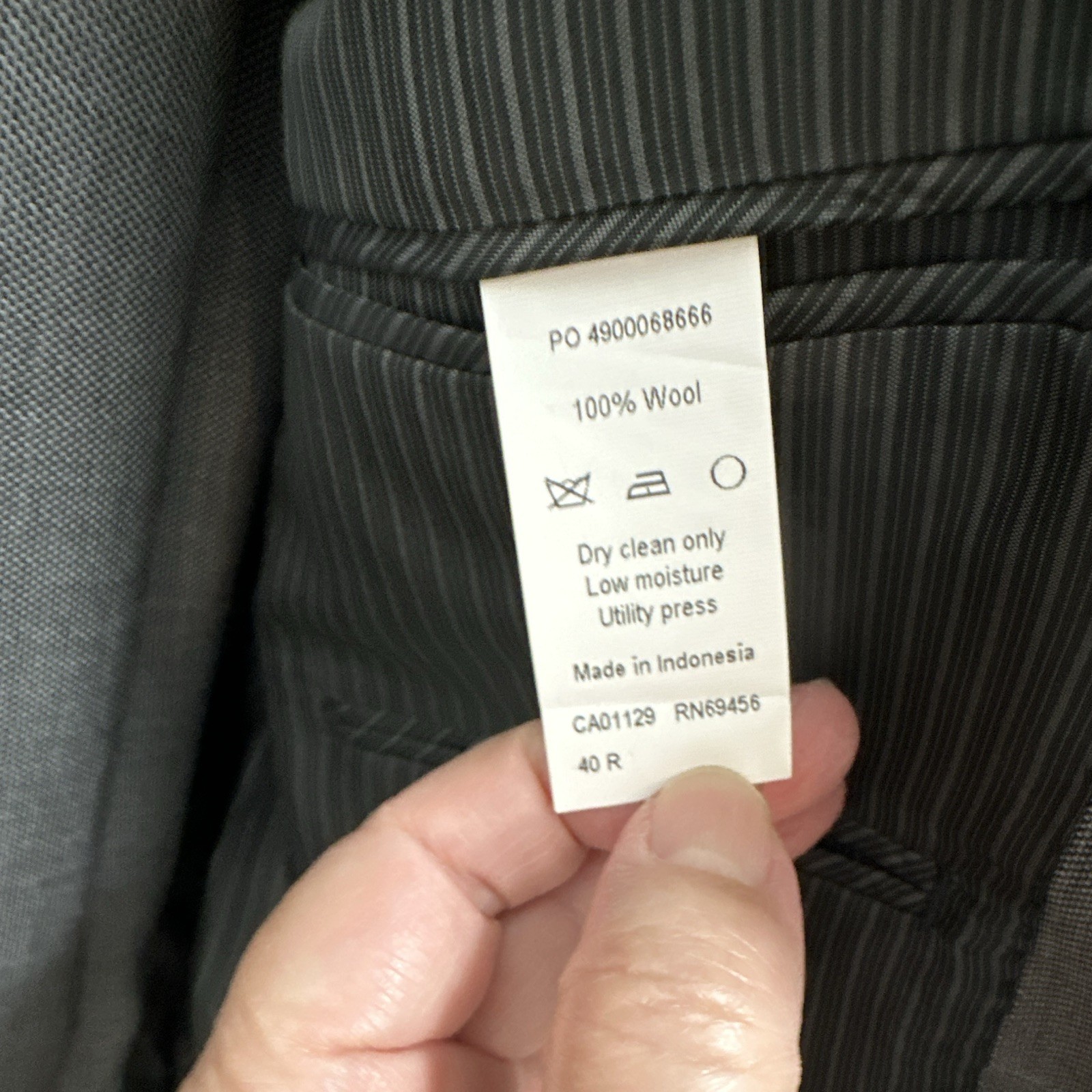 Calvin Klein Men’s Gray Slim Fit 2-Piece Wool Suit 40R 33×32 Notch Lapel