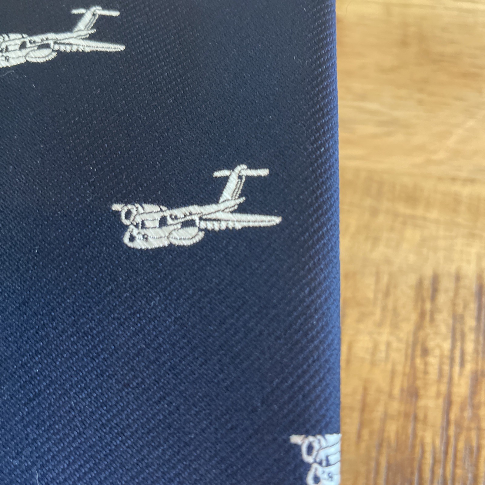 Vintage G. L. Harvale & Co. Polyester Airplane NAVY Palm Beach 55″ x 4″ Tie