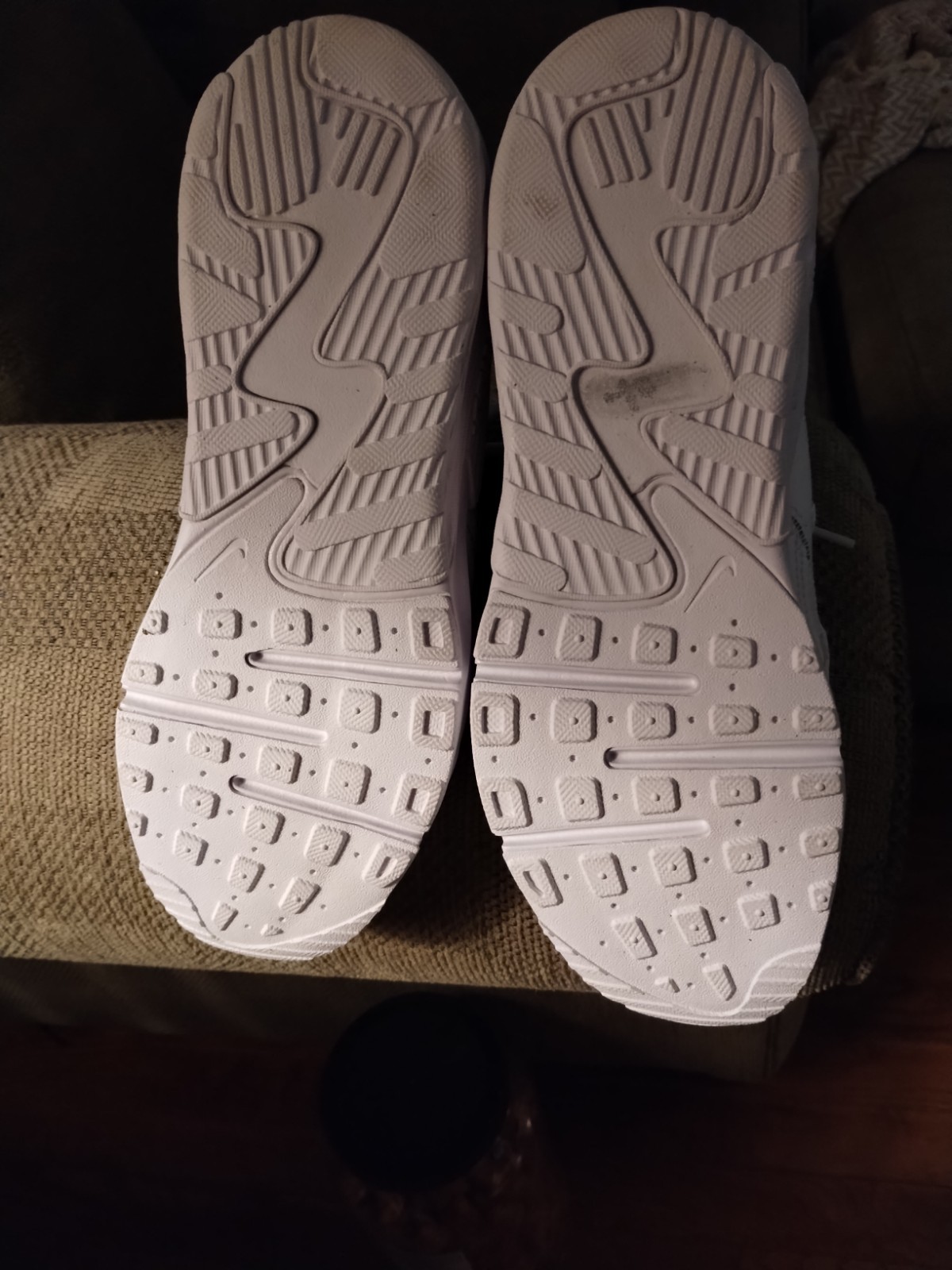 NIKE AIR MAX EXCEE TRIPLE WHITE LEATHER / MESH SHOES WOMENS SIZE 8.5