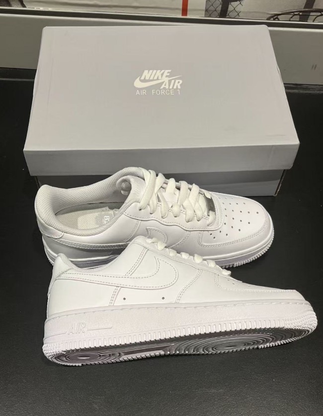 Nike Air Force 1 Low Top Triple White ’07 Mens White Sports Classic Sneaker